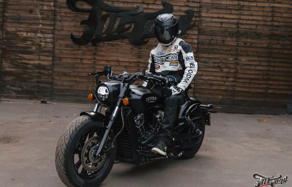 Окрасили детали мотоцикла Indian Scout в черный матовый цвет